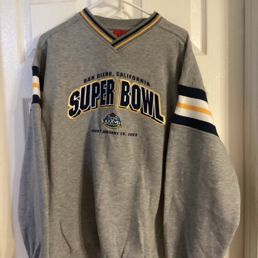 Super Bowl 38 large nfl brand sweatshirt no signe of usage